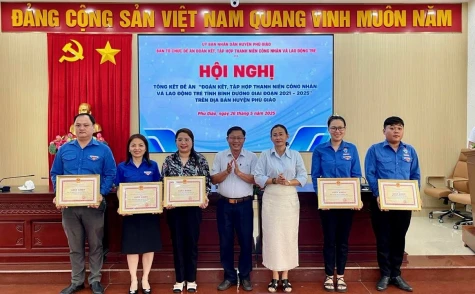 Tuyên dương cá nhân, tập thể trong công tác đoàn kết, tập hợp thanh niên công nhân