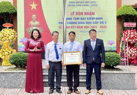 Trung tâm Giáo dục nghề nghiệp - Giáo dục thường xuyên huyện Phú Giáo đón nhận kiểm định chất lượng giáo dục cấp độ 2