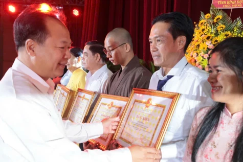 “Hiệp sĩ hút đinh” Phùng Hữu Hiệp
