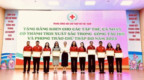 Huyện Phú Giáo: Tôn vinh, khen thưởng cá nhân, gia đình tham gia hiến máu tình nguyện