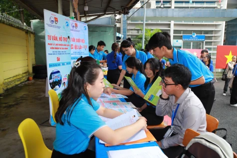 Hơn 300 đoàn viên, thanh niên tham gia Ngày hội tư vấn giới thiệu việc làm