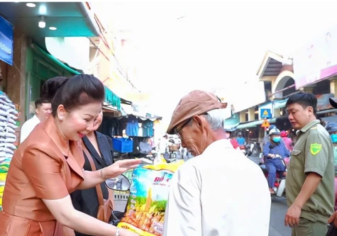 Trao yêu thương, nhận lại niềm tin