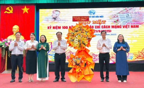 Thu Dau Mot City held a meeting to celebrate the 100th anniversary of Vietnam Revolutionary Press Day (June 21, 1925 - June 21, 2025).