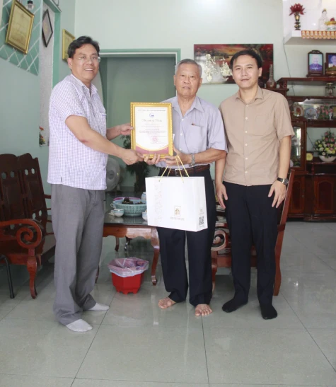 Tri ân các thế hệ làm báo nhân kỷ niệm 100 năm Ngày Báo chí Cách mạng Việt Nam