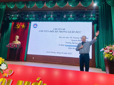 Sáng 26-6, Sở Giáo dục và Đào tạo đã tổ chức buổi tập huấn chuyên môn nghiệp vụ hè với chuyên đề: “Tăng cường năng lực chuyển đổi số trong quản lý, dạy học và đánh giá cấp Tiểu học”.