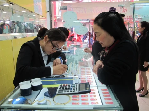 Giá vàng cùng đi lên, thương hiệu SJC lên gần mốc 120 triệu đồng mỗi lượng