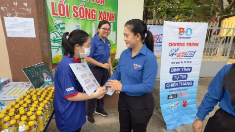Tỉnh đoàn Bình Dương thăm, động viên các đội hình “Tiếp sức mùa thi” năm 2025