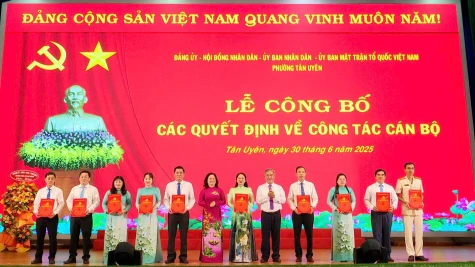 Phường Tân Uyên: mỗi cán bộ, đảng viên tiếp tục cống hiến hết mình vì sự phát triển chung