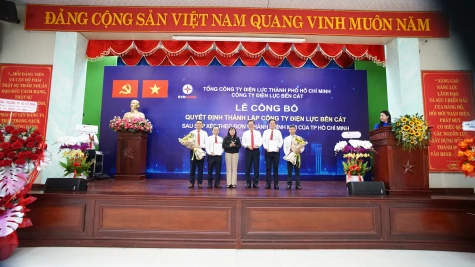 Công bố quyết định thành lập Công ty Điện lực Bến Cát và nhân sự lãnh đạo