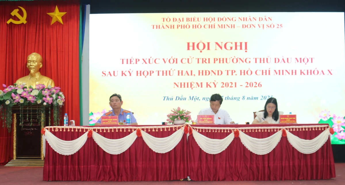 Chủ tịch HĐND TP.Hồ Chí Minh tiếp xúc cử tri tại 2 phường Phú Lợi, phường Thủ Dầu Một